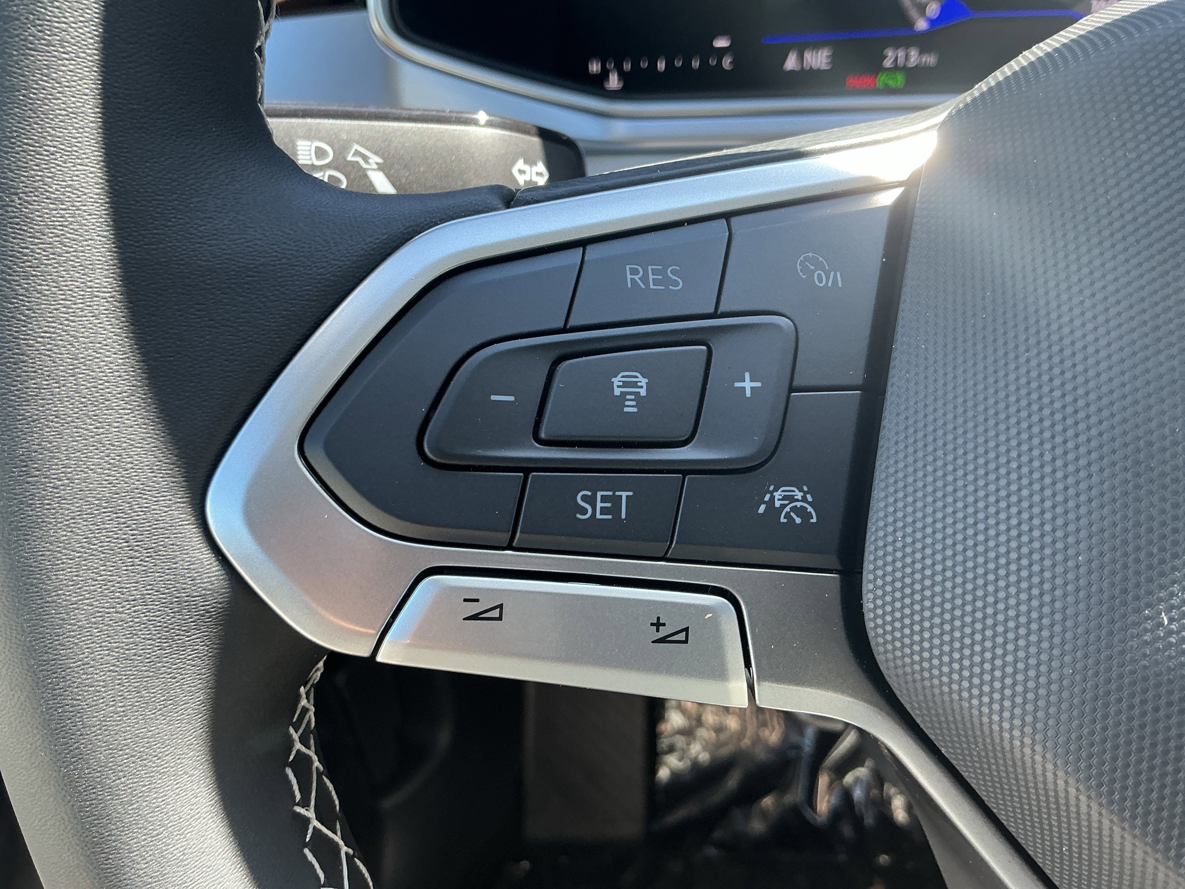 New 2026 Deep Black Pearl Volkswagen SE image 15