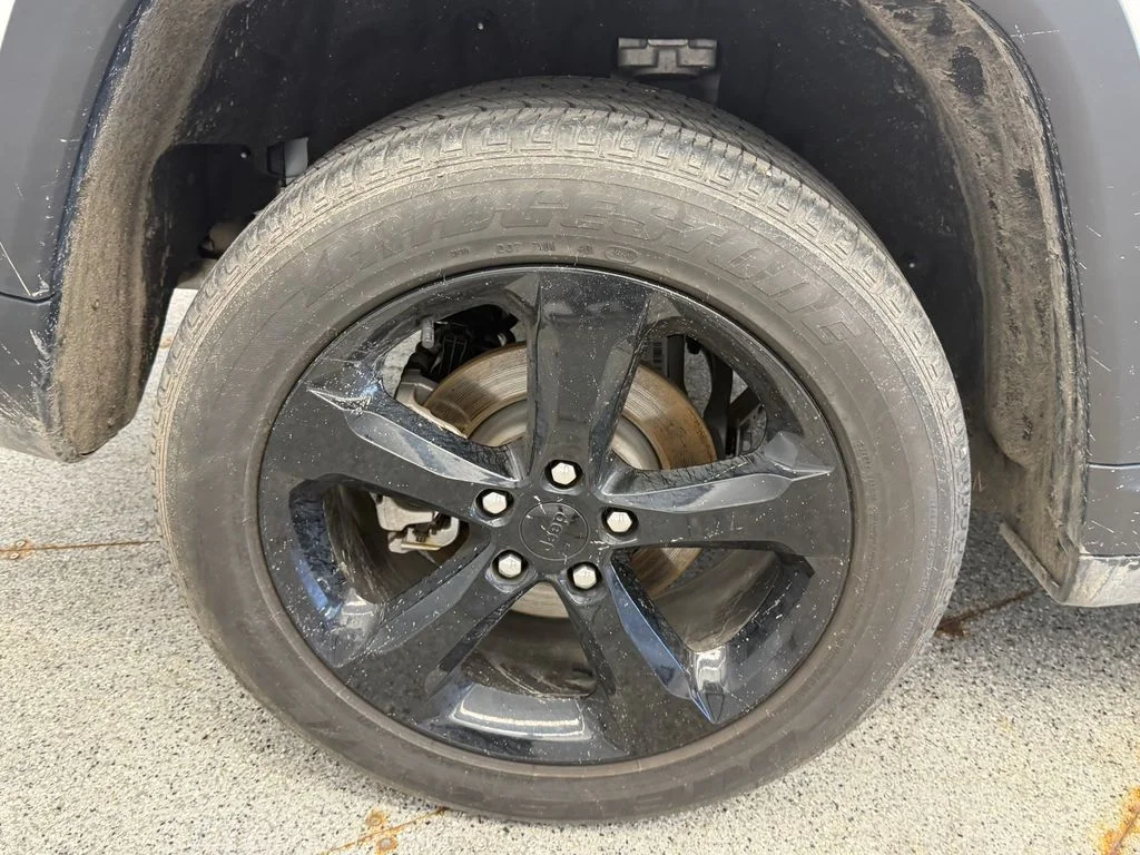 Certified Used 2023 White/off-white Jeep Altitude X image 15