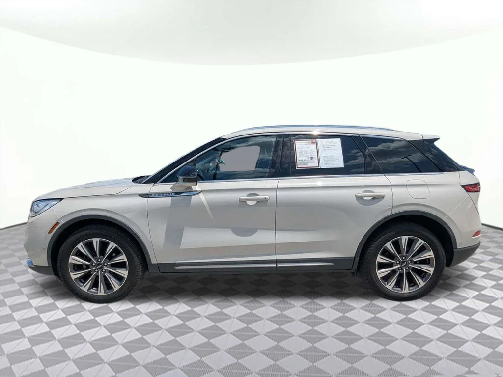 Used 2022 White Lincoln Reserve image 6