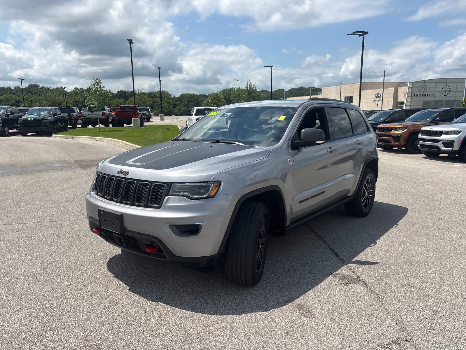 Used 2018 Billet Silver Metallic Clearcoat Jeep Trailhawk image 5