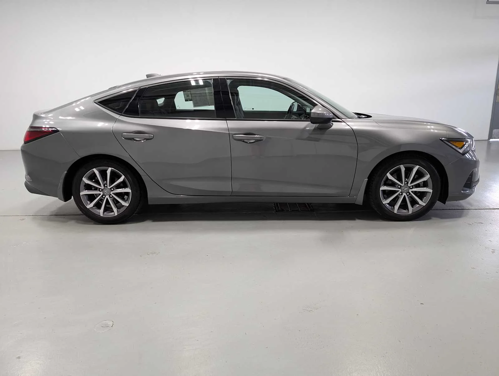 Used 2025 Liquid Carbon Metallic Acura  image 7