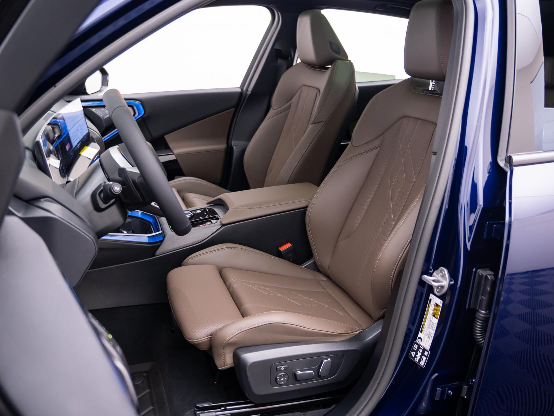 New 2026 Tanzanite Blue II Metallic BMW 30 xDrive image 16
