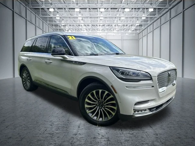 Used 2021 White Lincoln Reserve image 2