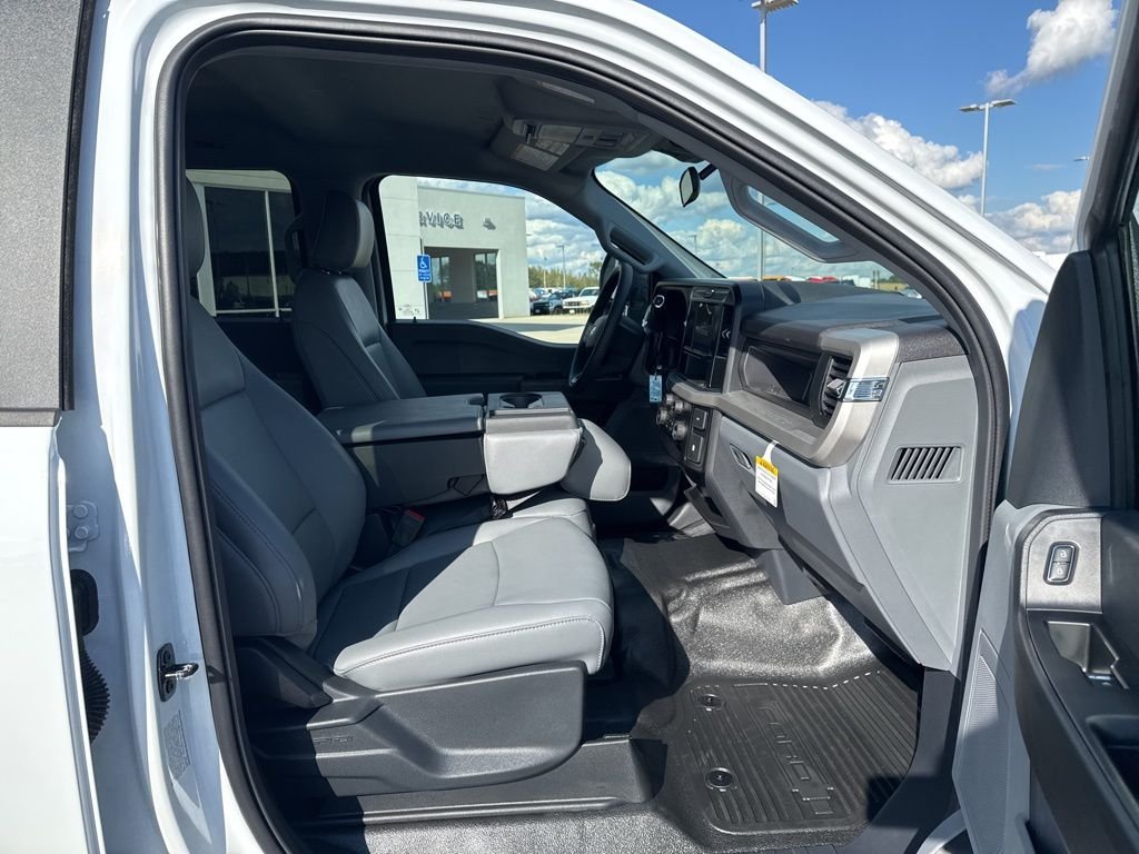 2026 Ford F-350 Super Duty Chassis Cab XL - Photo 19