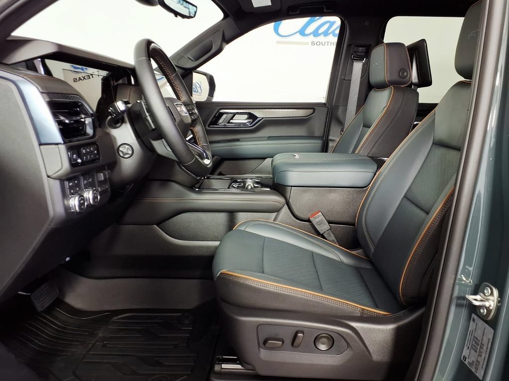 Used 2026 Midnight Pine GMC AT4 image 5