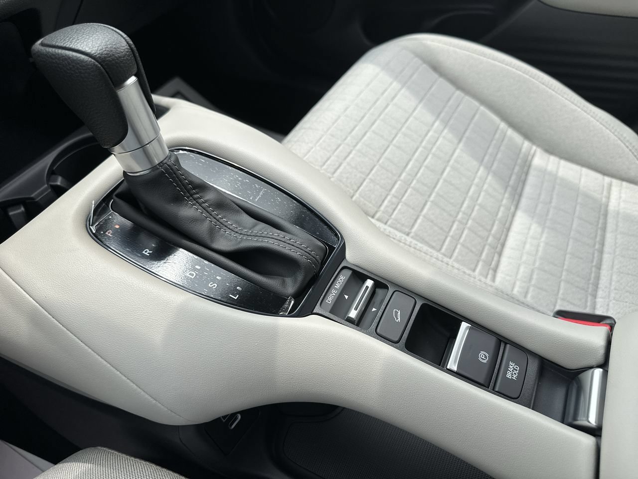 New 2027 Solar Silver Metallic Honda LX AWD image 19