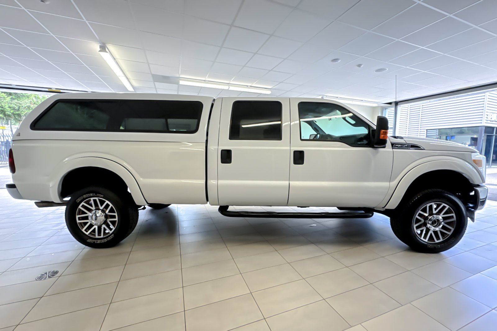 Used 2016 Oxford White Ford XLT image 3