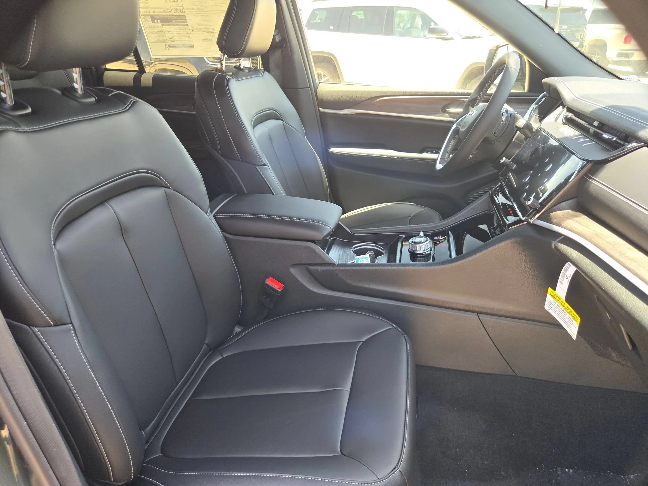 New 2026 Diamond Black Crystal Pearlcoat Jeep Limited image 24