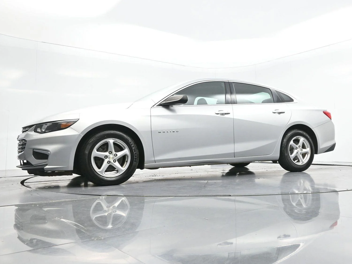 Used 2018 SILVER ICE METALLIC Chevrolet LS image 43