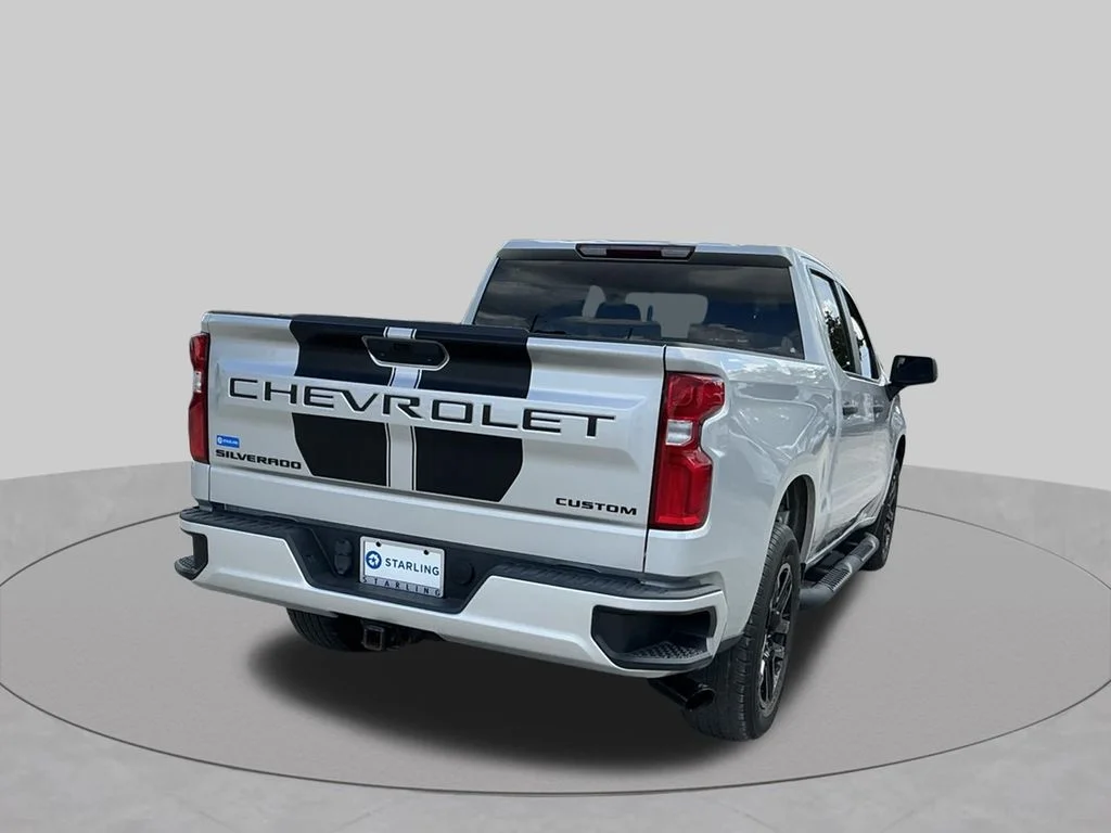 Used 2022 Silver Chevrolet Custom image 11