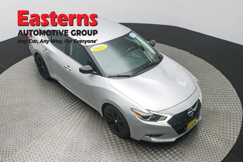 Used 2018 Silver Nissan 3.5 S image 3
