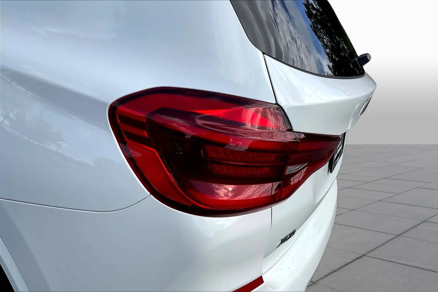 Used 2020 Alpine White BMW M40i image 28