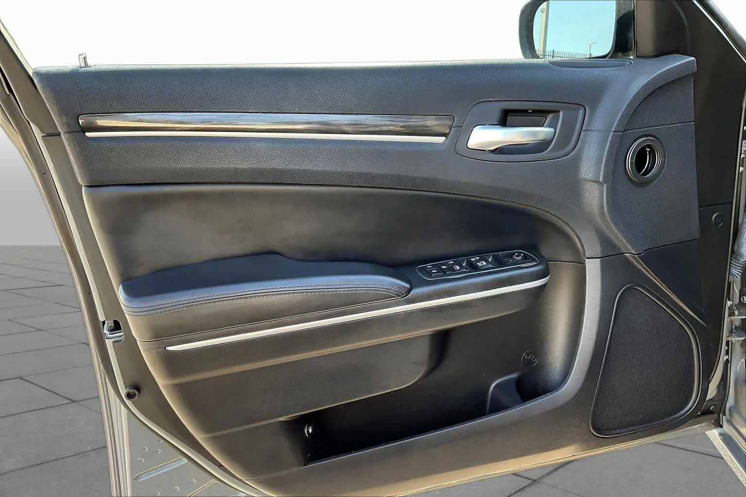 Used 2019 Ceramic Grey Clearcoat Chrysler Touring image 21