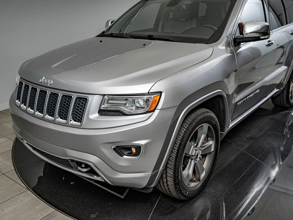 Used 2015 Billet Silver Metallic Clearcoat Jeep Overland image 14