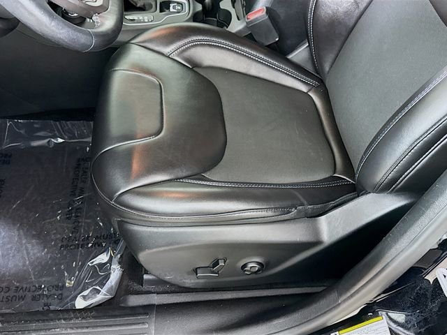 Used 2019 Black Jeep Latitude Plus image 18