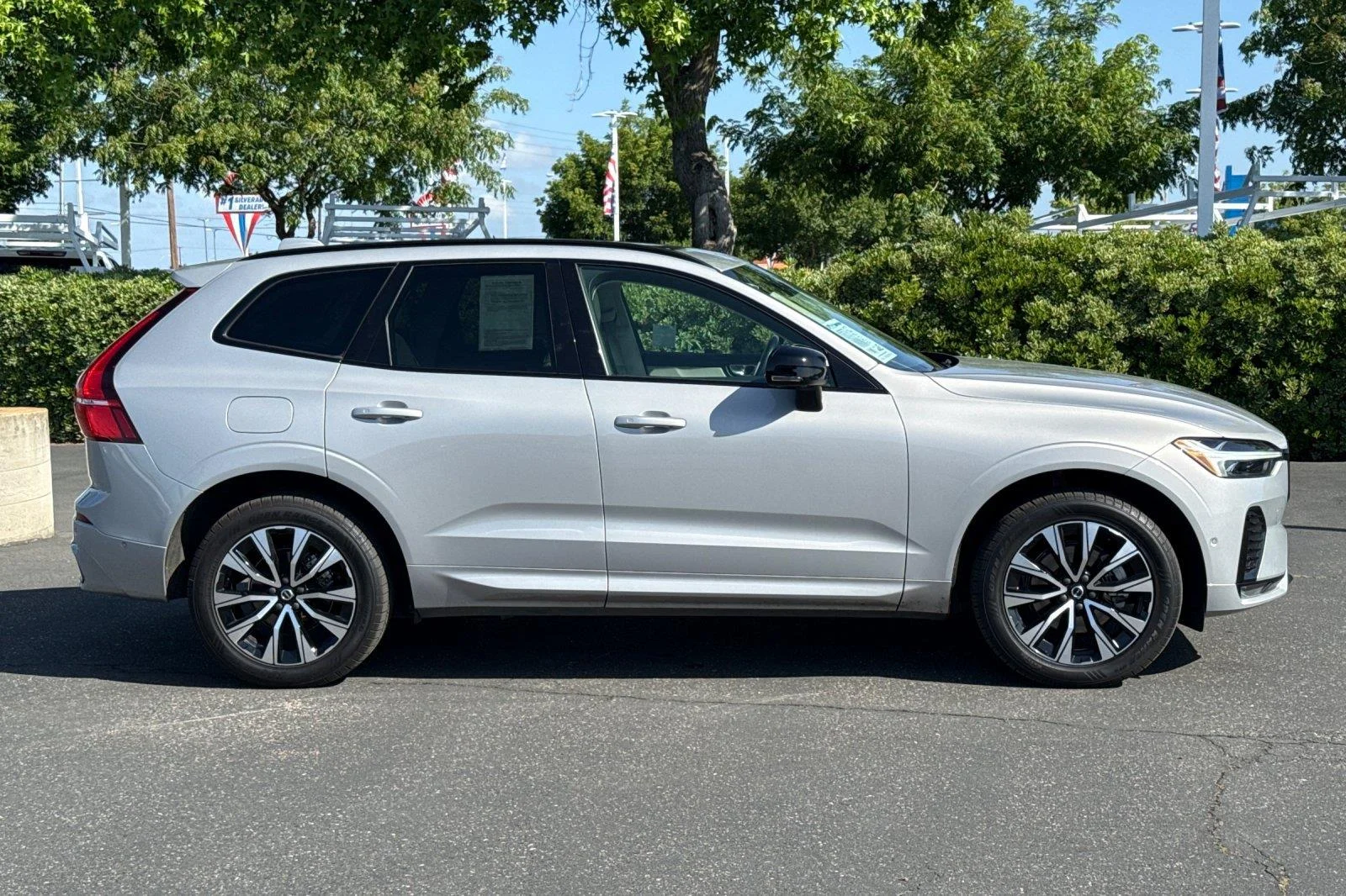 Used 2023 Silver Dawn Metallic Volvo Plus Dark Theme image 3