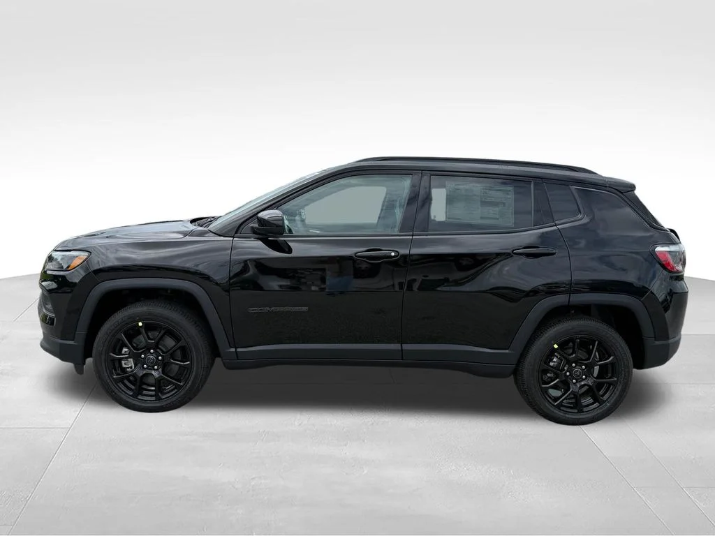 New 2026 Diamond Black Crystal Pearlcoat Jeep Latitude image 2