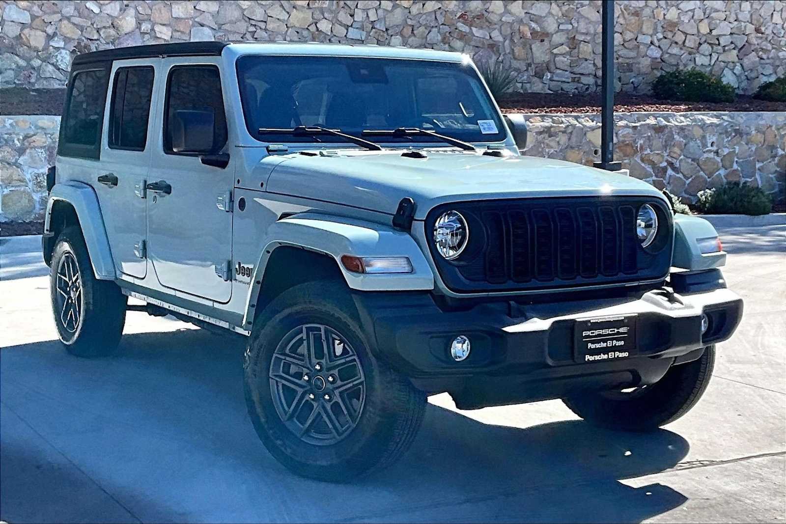 Used 2024 Earl Clearcoat Jeep Sport S image 9