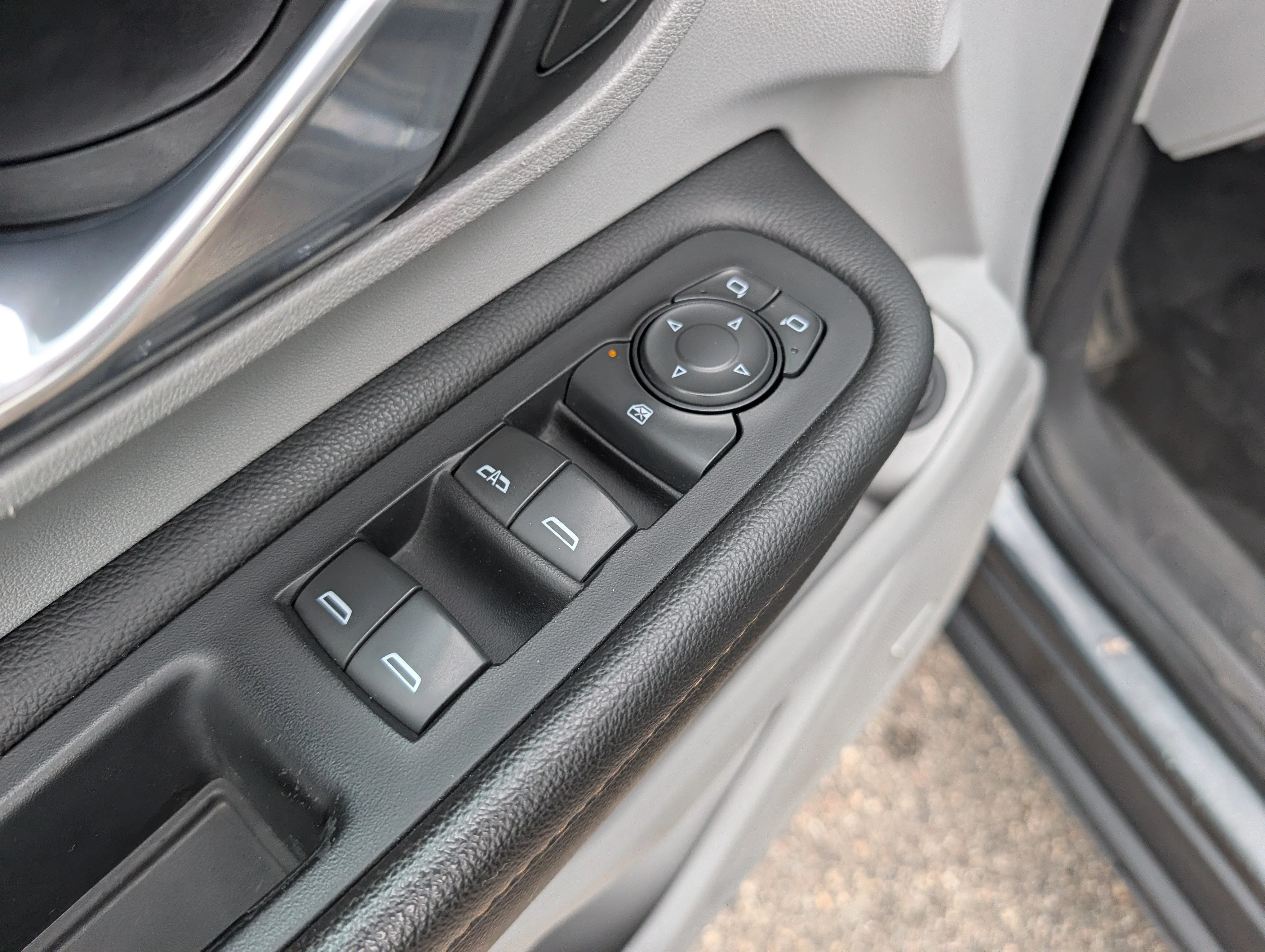 Used 2018 Graphite Gray Metallic GMC SLT image 24