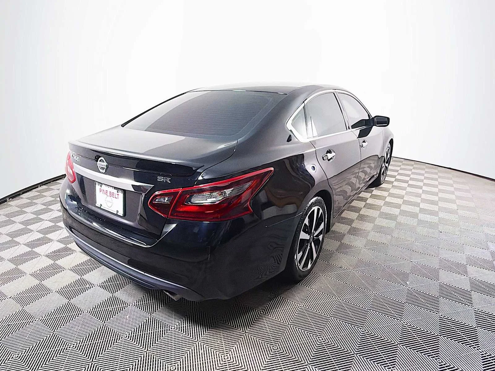 Used 2018 Super Black Nissan 2.5 SR image 4