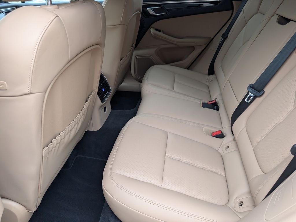 2025 Porsche Macan T - Photo 26