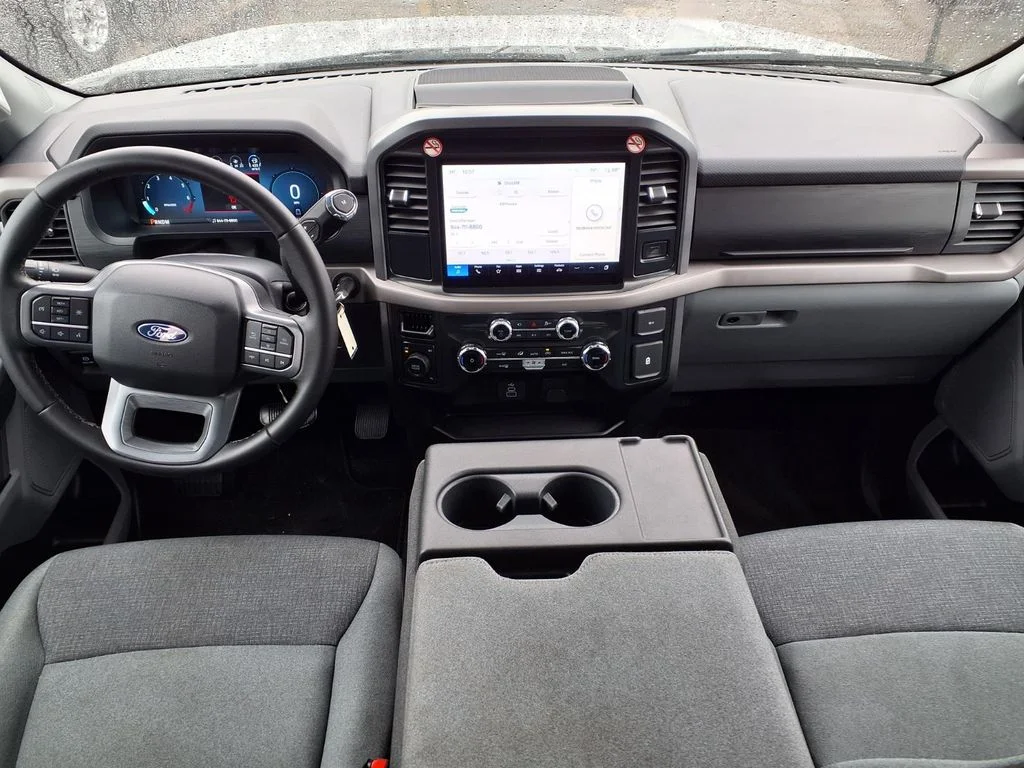 Used 2025 Silver Ford XLT image 3