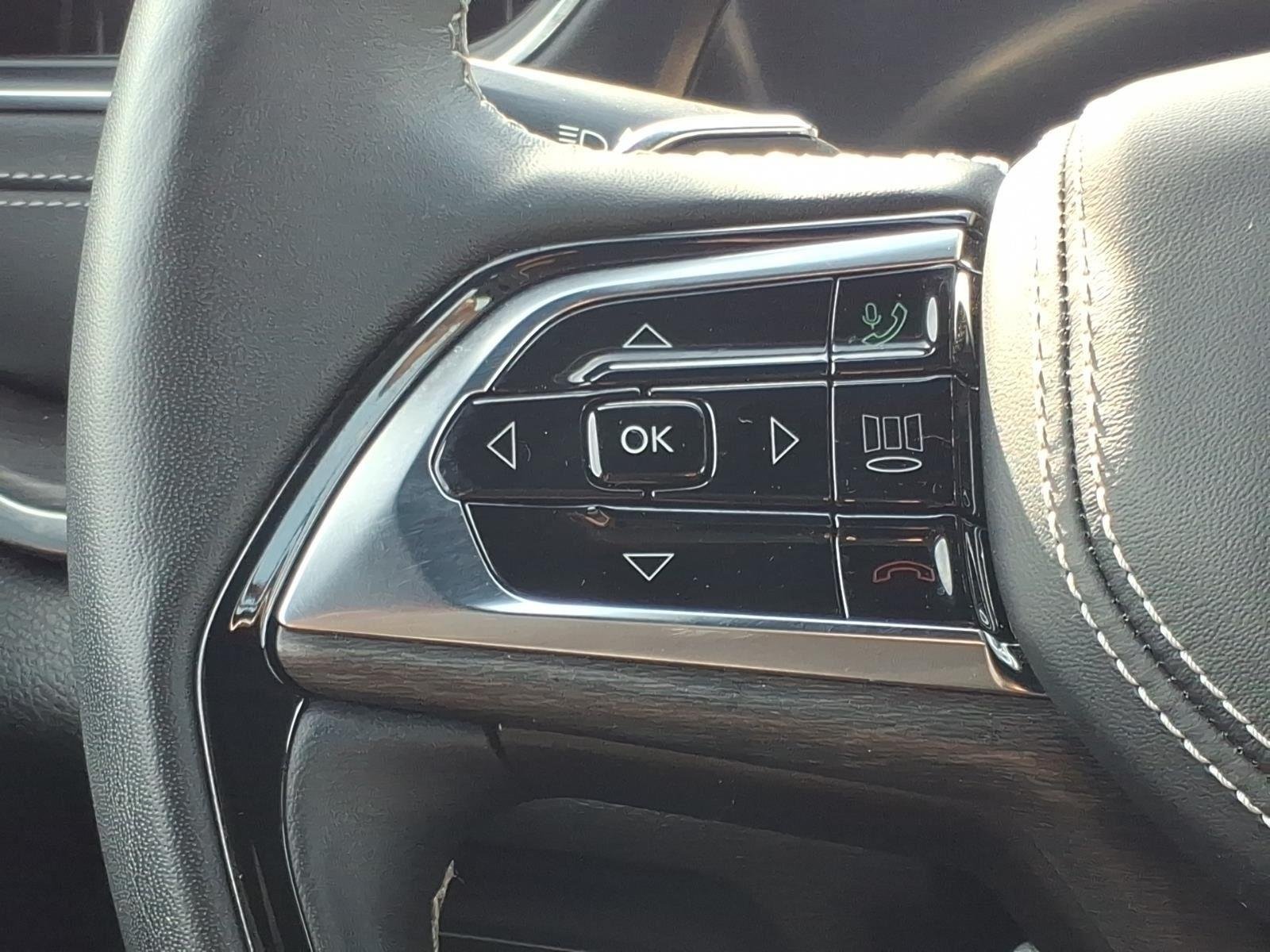 Used 2024 WHITE JEEP OVRLND image 28
