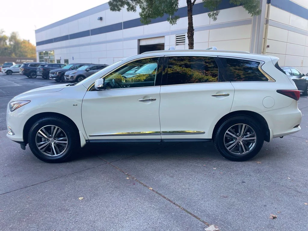 Used 2020 Majestic White INFINITI LUXE image 6