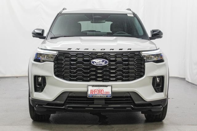 New 2027 Avalanche Gray Ford ST-Line image 3