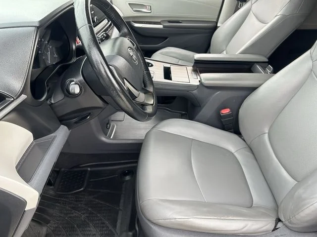 Used 2021 Predawn Gray Mica Toyota XLE image 21