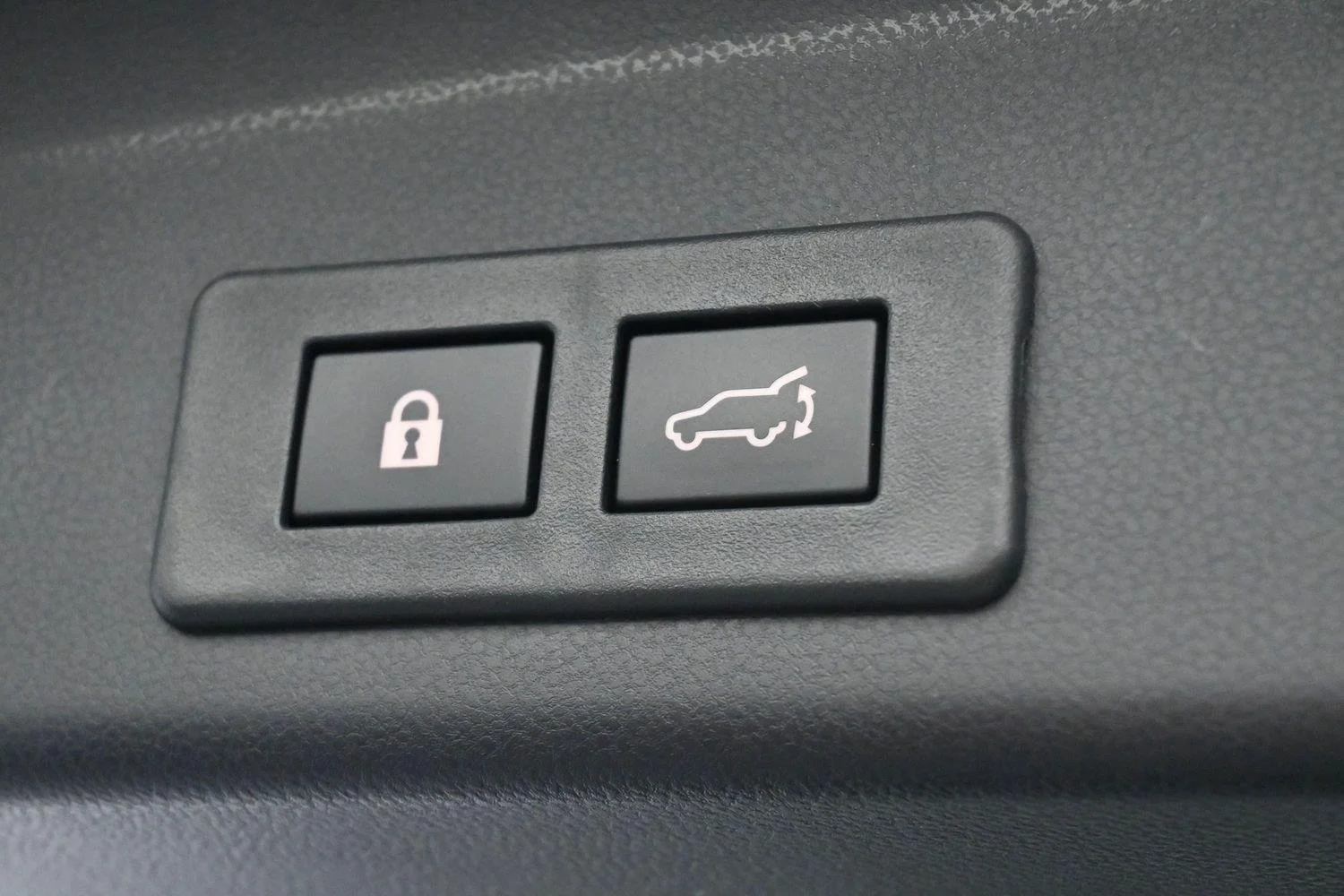 Used 2024 Ice Silver Metallic Subaru Limited image 10