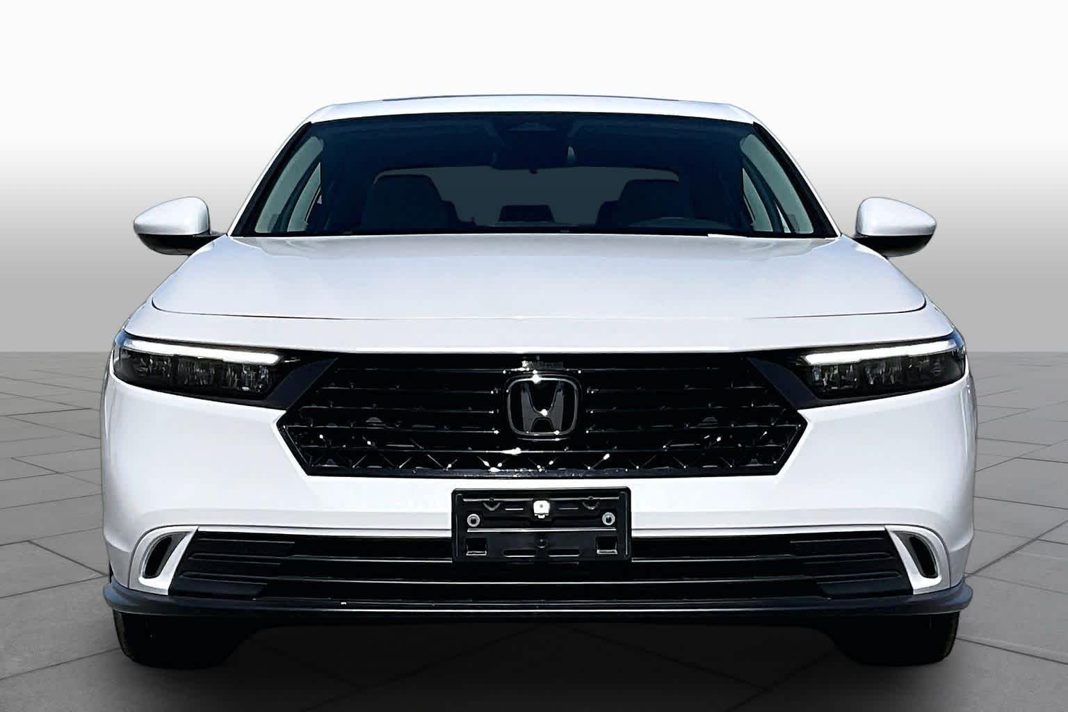 Used 2024 Platinum White Pearl Honda EX image 4