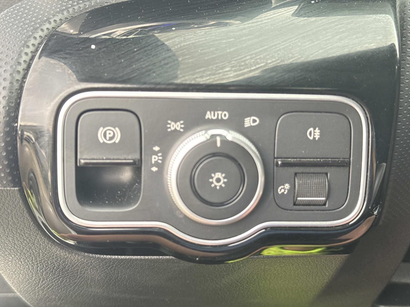 Certified Used 2025 White Mercedes-Benz CLA 250 image 22