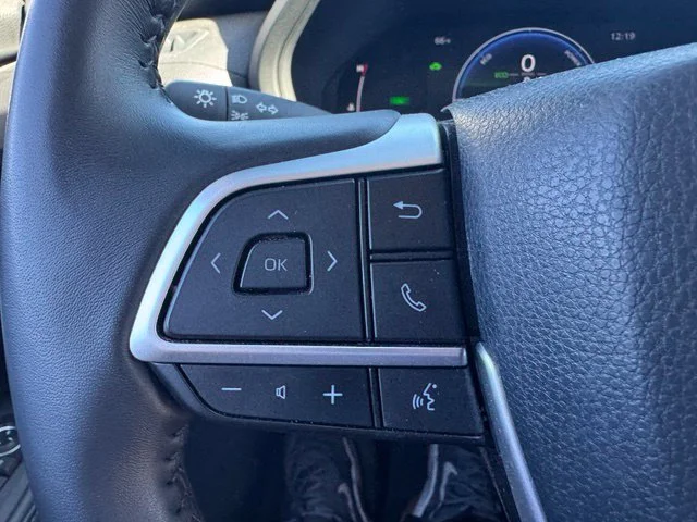 Used 2025 Pearl Toyota XLE image 26