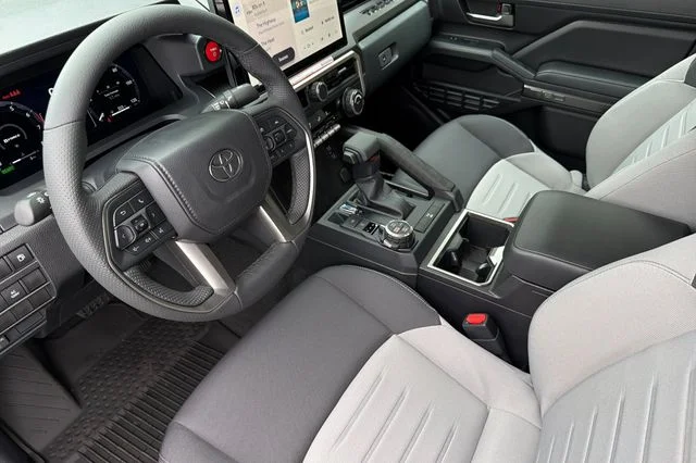 2026 Toyota Tacoma TRD Off Road - Photo 10