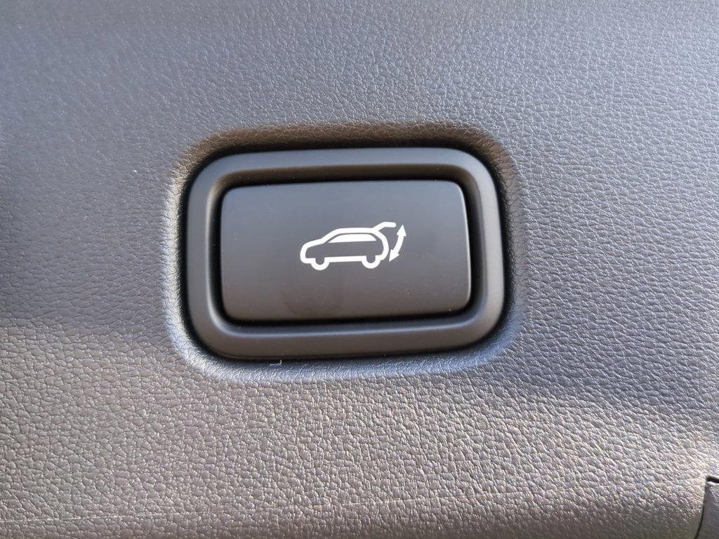 New 2026 Black Hyundai SEL Premium FWD image 15
