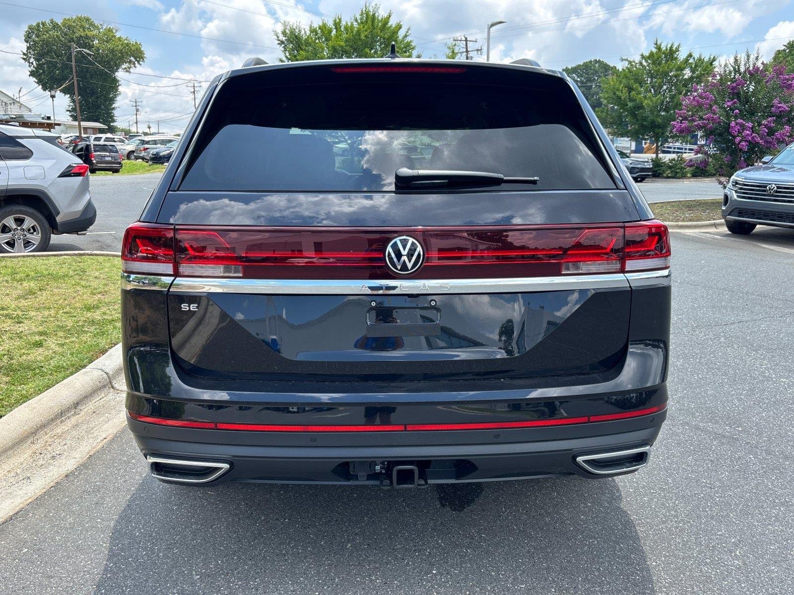 New 2026 deep black pearl Volkswagen 2.0T SE w/Technology image 4