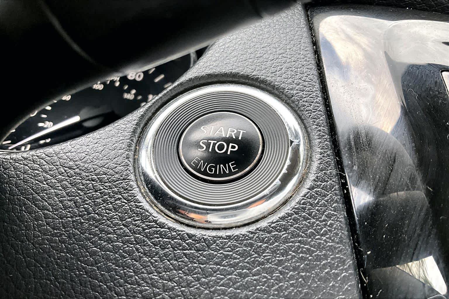 Used 2020 Brilliant Silver Metallic Nissan SV image 33
