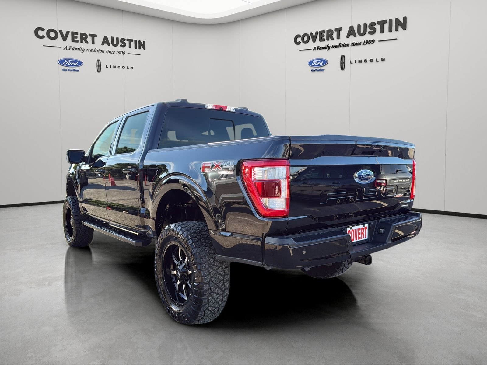 Used 2022 Black Ford Lariat image 5