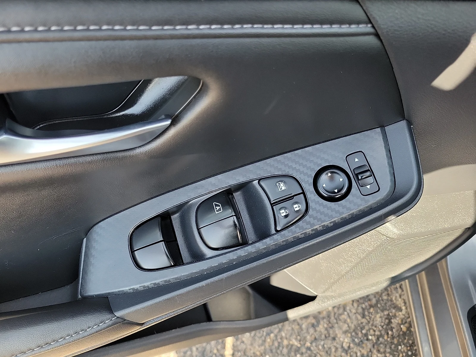 Certified Used 2025 Gun Metallic Nissan SV image 18