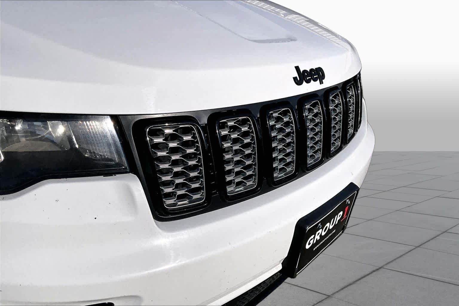 Used 2018 Bright White Clearcoat Jeep Altitude image 32