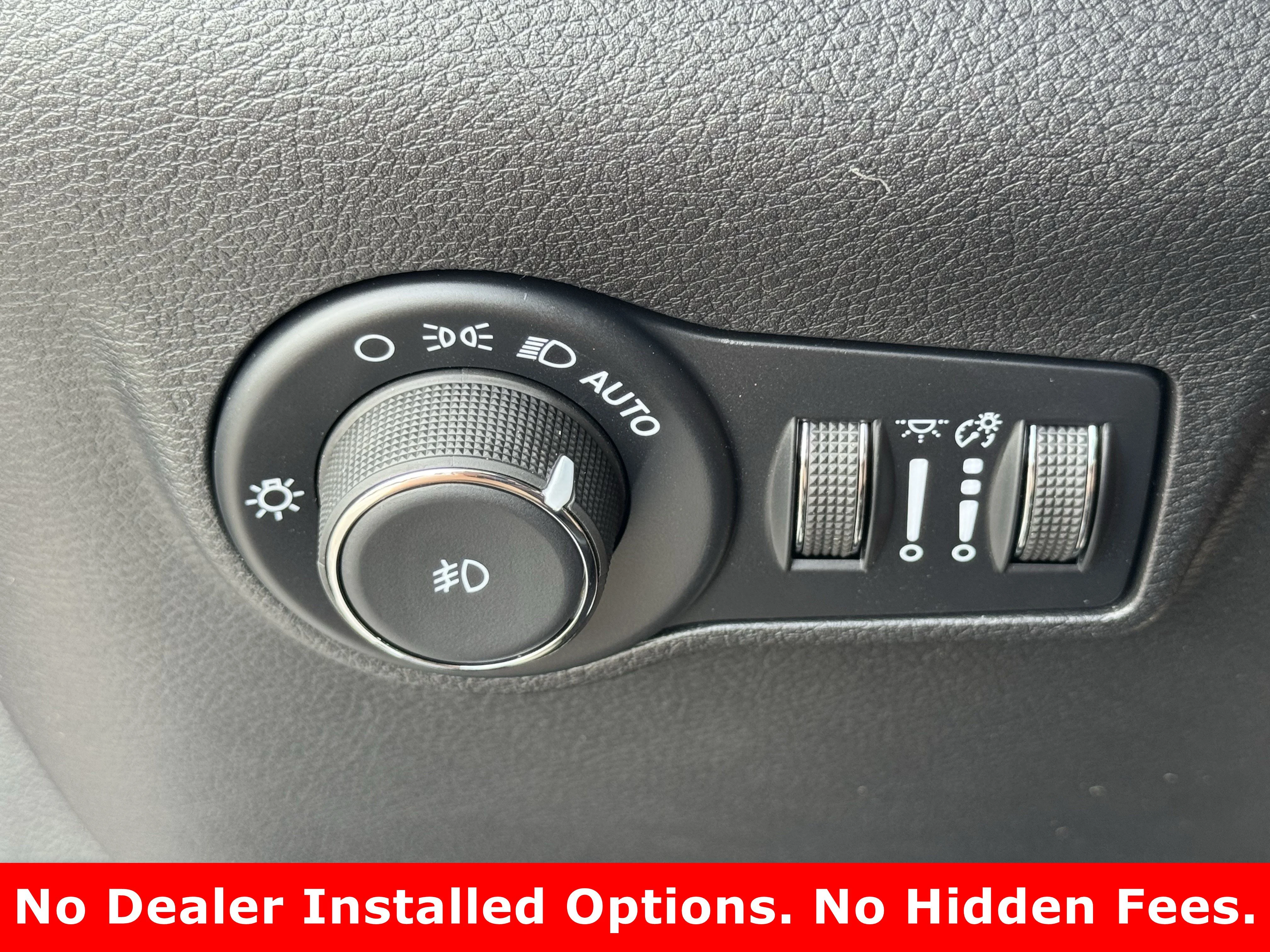 New 2026 Silver Zynith Metallic Clearcoat Jeep Latitude Altitude image 16