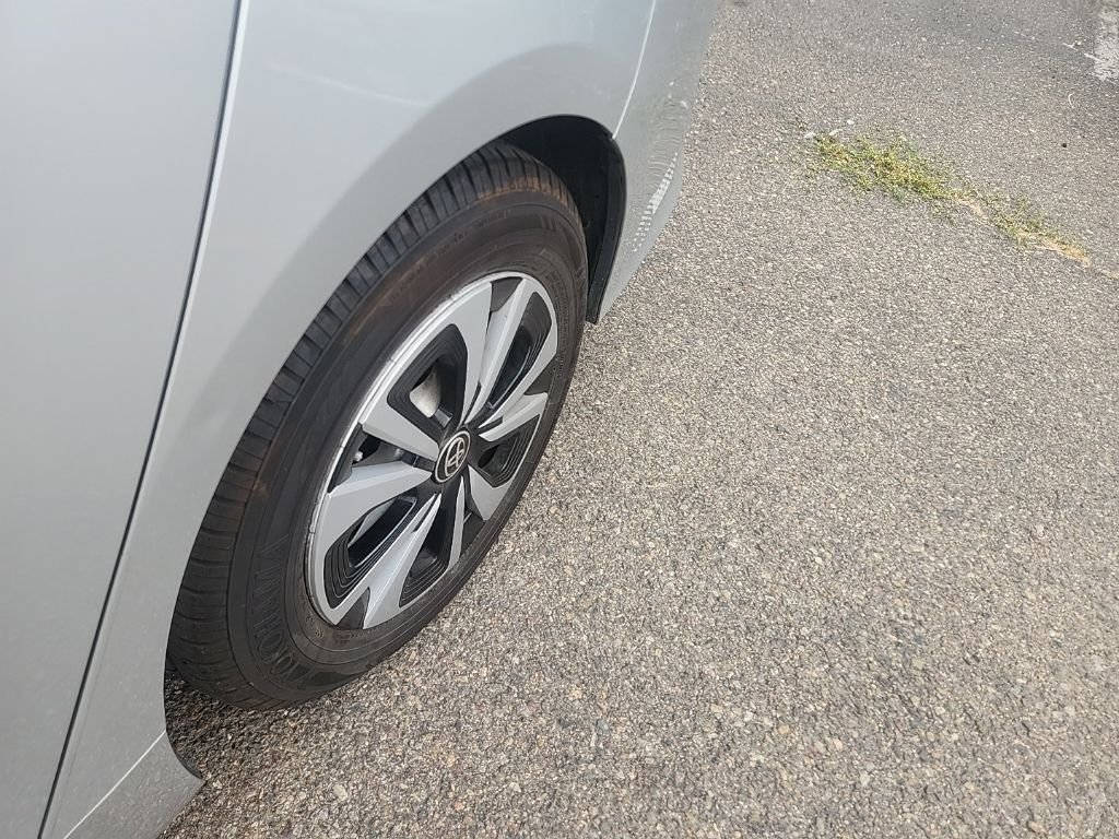 Used 2018 Silver Toyota Plus image 9