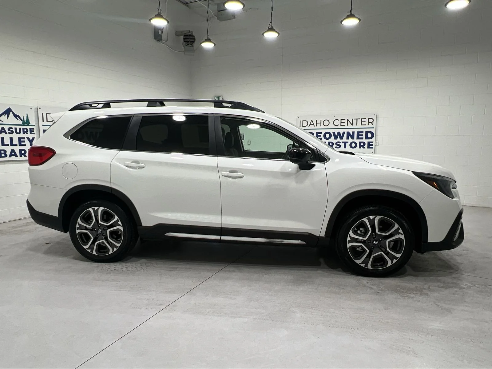 2026 Subaru Ascent Limited - Photo 9