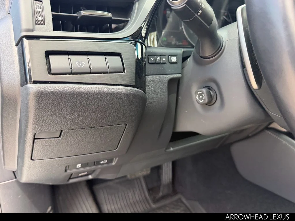 Used 2025 Silver Lexus 300h image 25