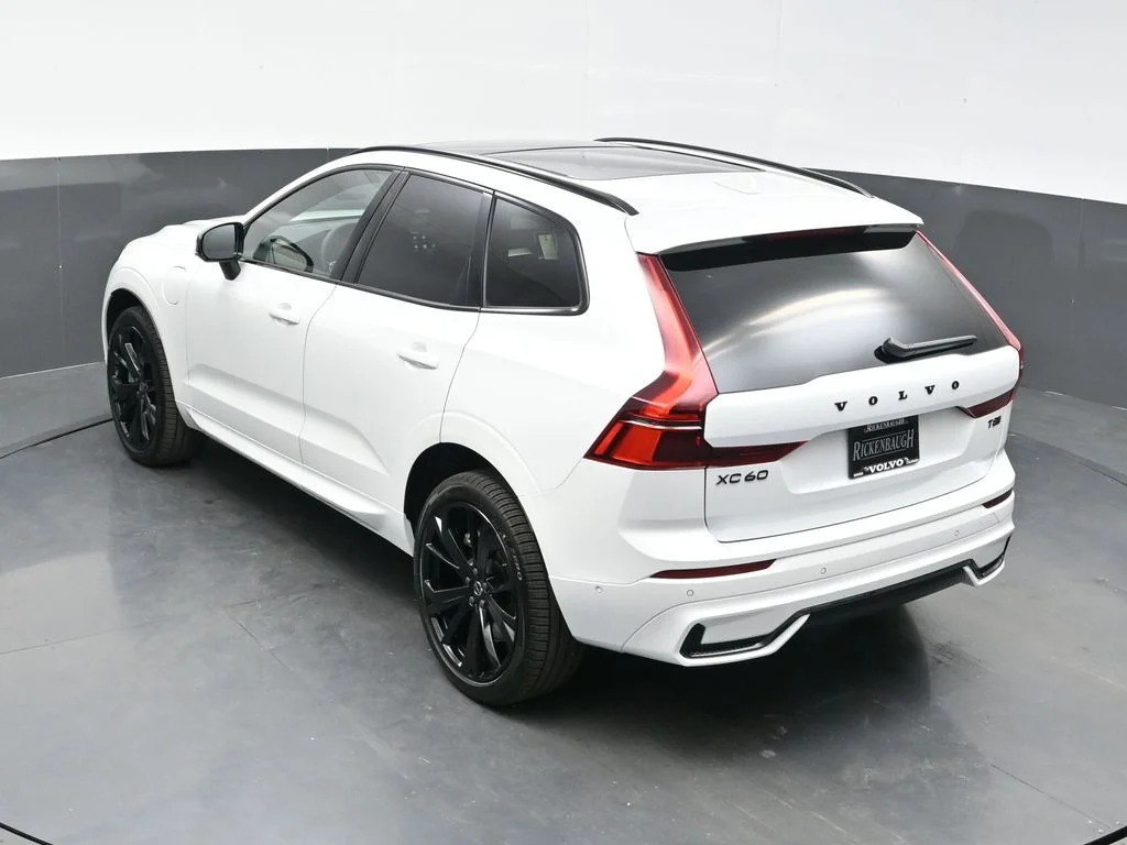 New 2026 Crystal White Volvo T8 Ultra Black Edition image 33