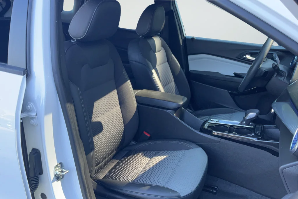 2025 Chevrolet Trax LT - Photo 20