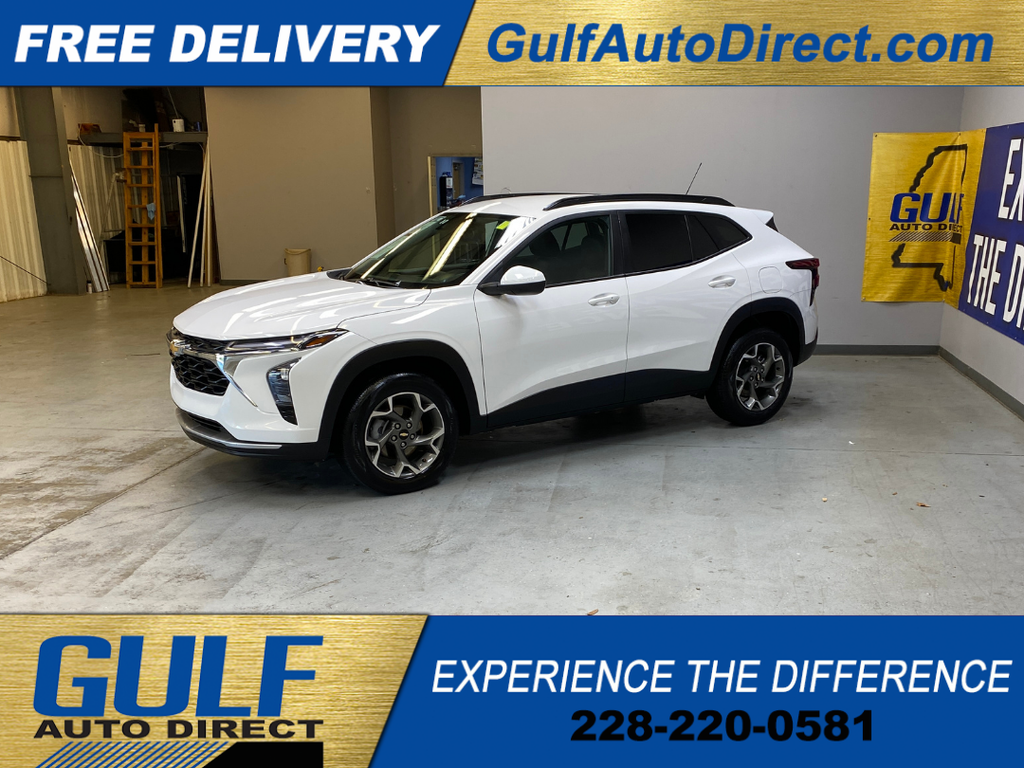 Used 2025 White Chevrolet LT image 5