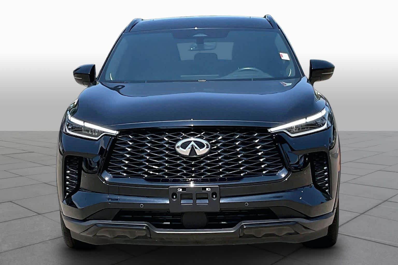 Used 2025 Mineral Black INFINITI LUXE image 4