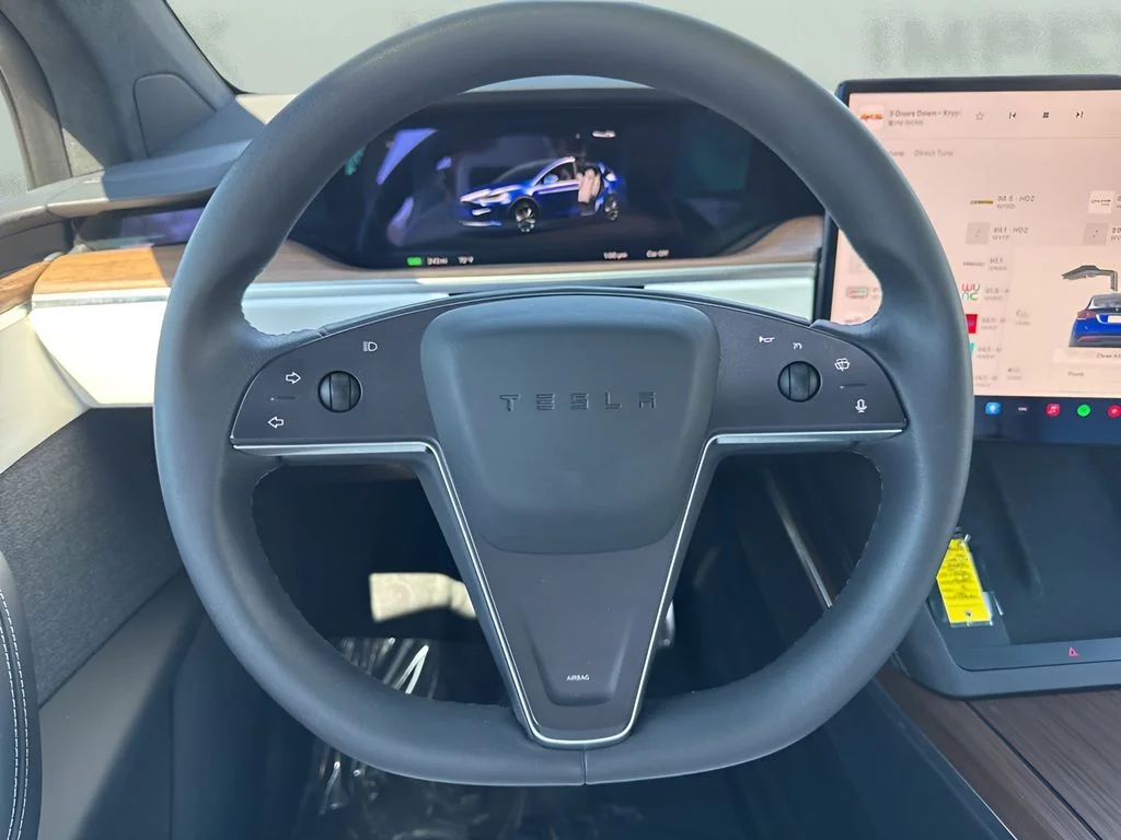 Used 2022  Tesla Base image 16